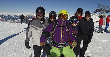 Skigruppe beim Bilderslider auf der Skireise nach trois vallees in Frankreich.
