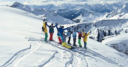 Freeriden auf den skireisen mit der snowacademy und hoefer sport und reisen. Snowboardgruppe
