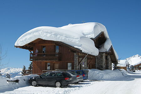 Aussen in der Hausgalerie vom Chalet le Crystal in La Rosiere in Frankreich.