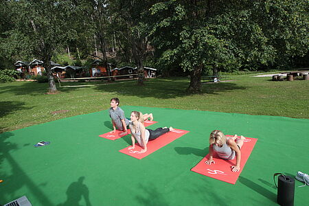 Aerobic. Hausgalerie von der Sommerreise der Ferienanlage Forellenhof in Kärnten in Österreich am Faaker See.
