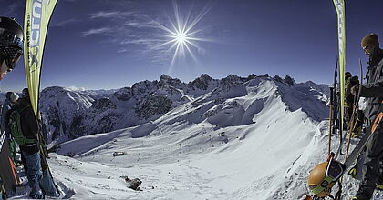 Ausblick. Skireise mit hoefer sport und reisen zur axamer lizum in Österreich.