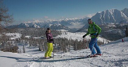 Skifahrer auf der Piste in Bad Mitterndorf - Tauplitz.