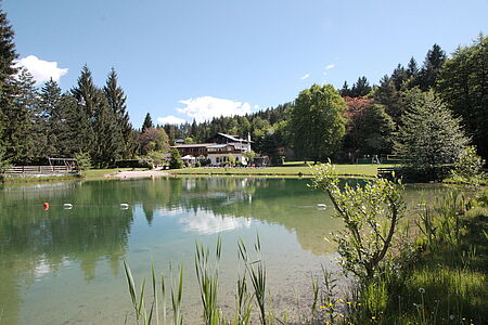 Hausgalerie von der Sommerreise der Ferienanlage Forellenhof in Kärnten in Österreich am Faaker See. Dicht am see