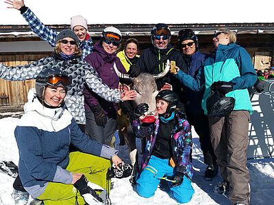 Im Clubhaus Sonnenfluh auf der Skireise nach Warth am Arlberg in Österreich mit hoefer sport und reisen. Skigruppe