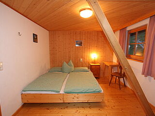 2er-Zimmer Nr. 308 im Clubhaus Sonnenfluh auf der Skireise nach Warth am Arlberg in Österreich mit hoefer sport und reisen.