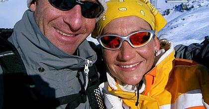 Skiurlaub auf der Skireise nach Warth am Arlberg in Österreich mit hoefer sport und reisen. Pärchen