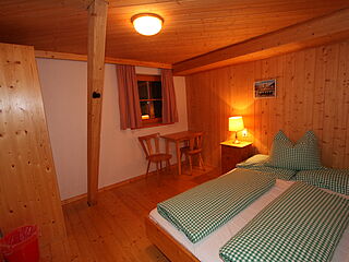 2er-Zimmer Nr. 309 im Clubhaus Sonnenfluh auf der Skireise nach Warth am Arlberg in Österreich mit hoefer sport und reisen.