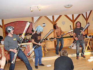 Skireisen mit hoefer sport und reisen am Forellenhof an die Gerlitzen Alpe in Österreich. Rockband