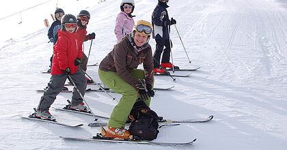 Skikurs auf der Familienskireise mit hoefer sport und reisen nach Achenkirch in Tirol in Österreich.