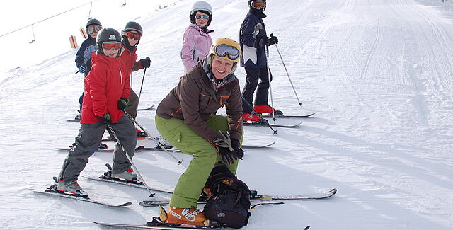 Skikurs auf der Familienskireise mit hoefer sport und reisen nach Achenkirch in Tirol in Österreich.