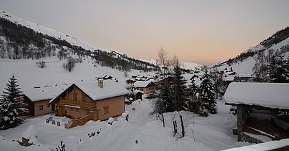 Skireise nach Trois Vallées in Frankreich. Übernachtung in Chalets.