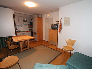 2er-Zimmer Nr. 6a in der Pension Grünbacher. Skireise zum Kronplatz in Südtirol in italien mit hoefer sport und reisen.