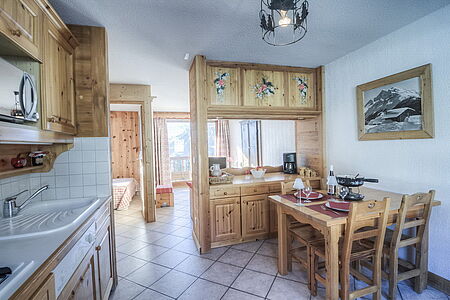 Wohnküche im 6er Appartment Nr.8 im Chalet le Crystal in La Rosiere in Frankriech.