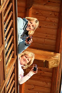 Glühwein in der Hausgalerie vom Chalet le Crystal in La Rosiere in Frankreich.