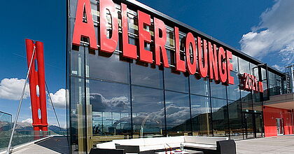 Adlerlounge im Skiurlaub im Grossglockner Resort in Österreich mit Hoefer Sport und Reisen.