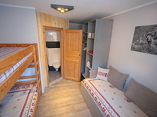 Die Skireise nach Trois Vallées in Frankreich im 3er-Zimmer Nr. 8 im Chalet Orchis Haut.