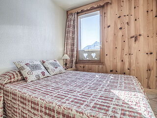 Schlafzimmer im 6er Appartment Nr.8 im Chalet le Crystal in La Rosiere in Frankriech.