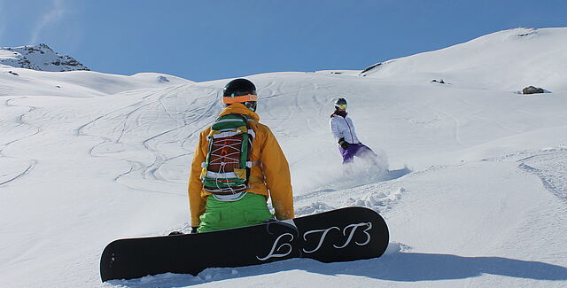 Skireise zum Kronplatz in Südtirol in italien mit hoefer sport und reisen. Snowboarder