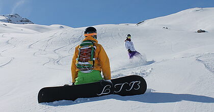 Skireise zum Kronplatz in Südtirol in italien mit hoefer sport und reisen. Snowboarder