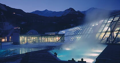 Die Therme im Skiurlaub mit hoefer sport und reisen nach bad gastein in Österreich.