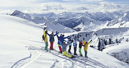 Skiurlaub auf den Jugendreisen mit hoefer sport und reisen. Gruppe am Berg