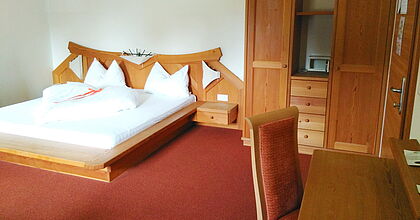 Auf der Skireise mit hoefer sport und reisen an die Schwemmalm in das Ultental in Italien. 2-3er-Zimmer.