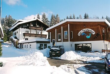 Skireisen mit hoefer sport und reisen am Forellenhof an die Gerlitzen Alpe in Österreich. Unterkunft von aussen