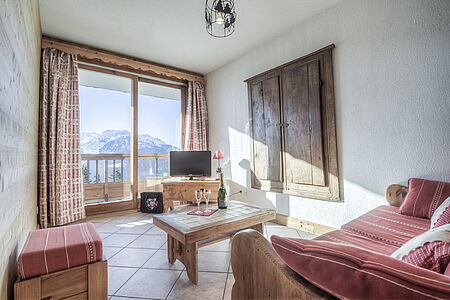 Wohnzimmer im 6er Appartment Nr.8 im Chalet le Crystal in La Rosiere in Frankriech.