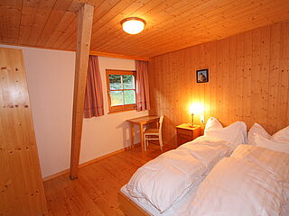 2er-Zimmer Nr. 214 im Clubhaus Sonnenfluh auf der Skireise nach Warth am Arlberg in Österreich mit hoefer sport und reisen.