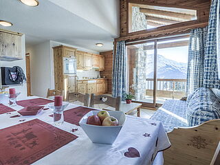 Wohnküche im 8er Chalet Nr.4 im Chalet le Crystal in La Rosiere in Frankriech.