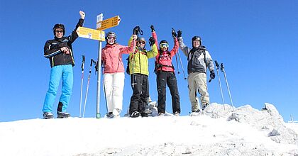 Skireise in der Gruppe im Skiurlaub mit hoefer sport und reisen. Spaß im Schnee