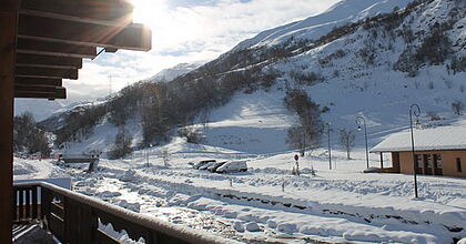 Skireise Frankreich Trois Vallees Le Bettaix. Blick vom Balkon