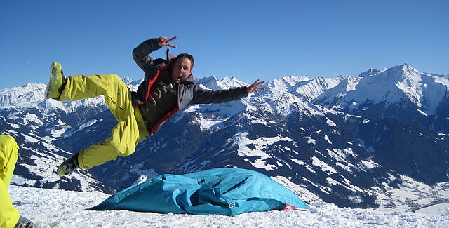 Skireise mit hoefer sport und reisen nach Achenkirch in Tirol in Österreich. Fliegender Mann