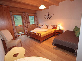 3er Ferienwohnung Nr.3 im Haus Gamsalm in Österreich im Grossglockner Resort mit Hoefer Sport und Reisen.