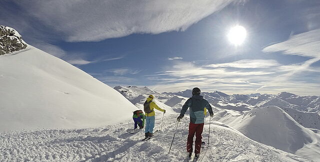 Die Saisonreisen auf der Skireise nach Trois Vallées in Frankreich. Blick auf die Berge