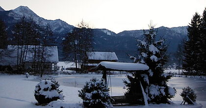 Silvesterreisen mit hoefer sport und reisen am Forellenhof an die Gerlitzen Alpe in Österreich. Zugefrorener See